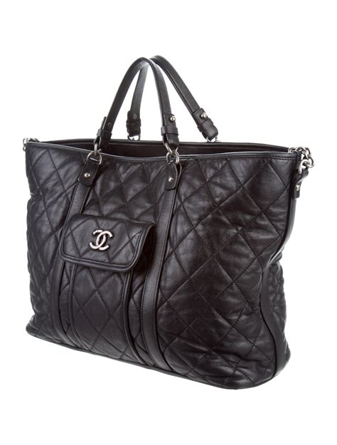 large zipped shopping bag chanel.